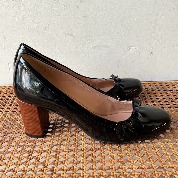 Anti Lu Patent Leather Pumps with Bow - Picture 4 of 9